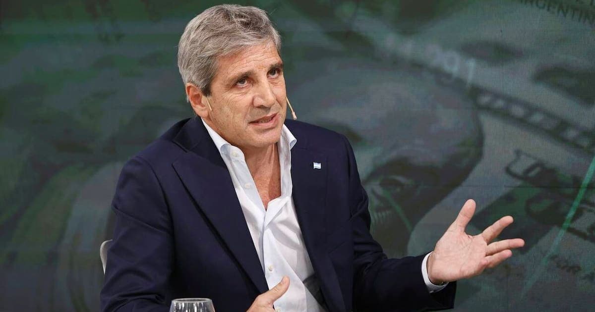 Caputo impulsa estrategia para captar dólares del ahorro