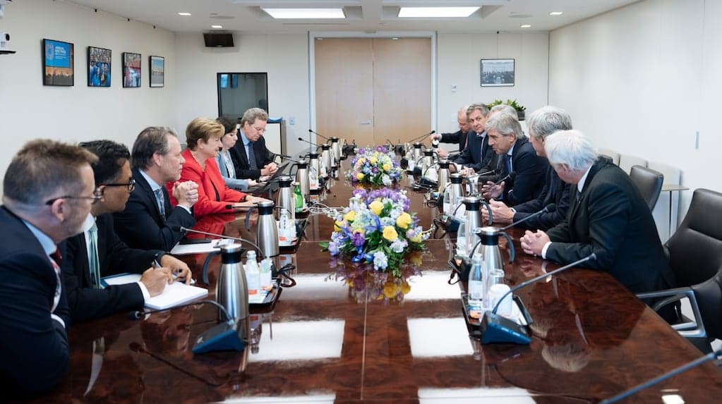 FMI audita programa de Caputo: US$1000M en juego