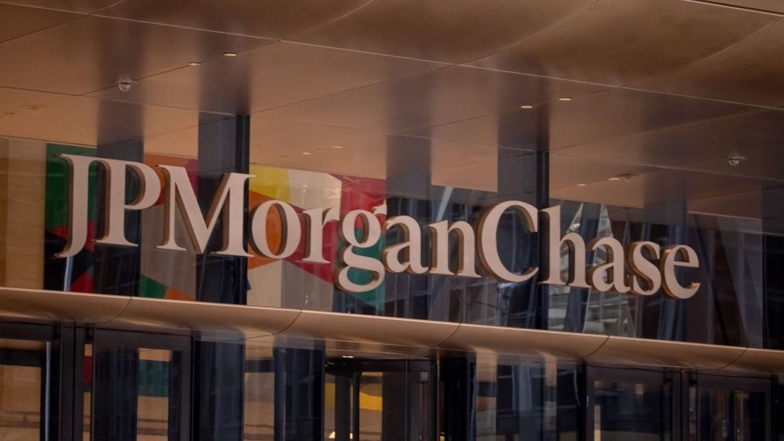 JPMorgan prueba agentes de IA que superan al portafolio 60/40: ¿el fin del asesor humano?