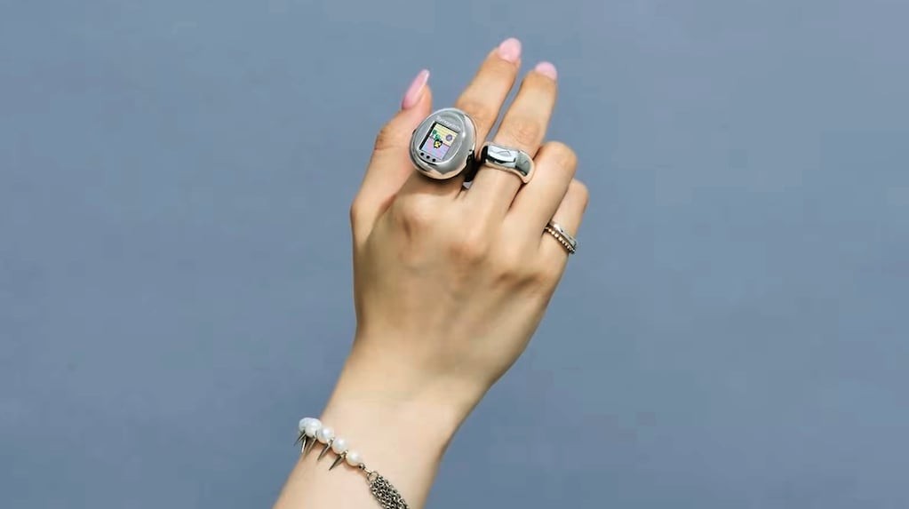 El Tamagotchi Ring: la icónica mascota virtual ahora se lleva en el dedo