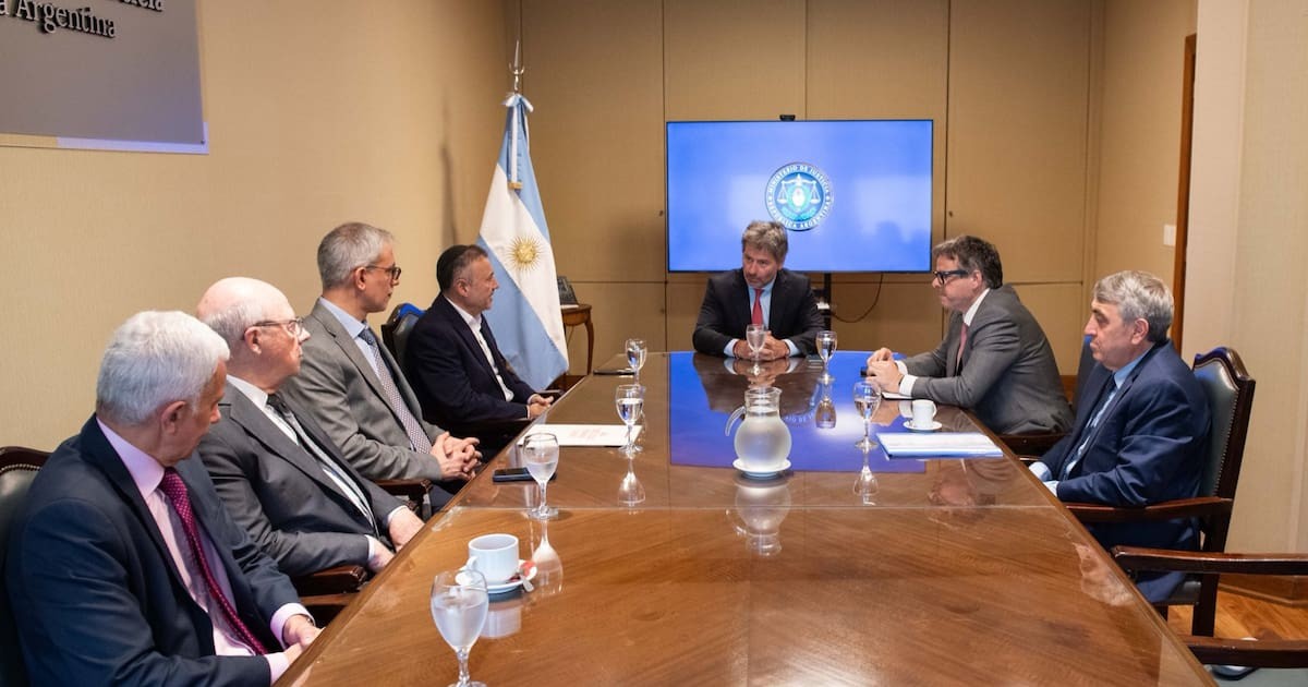 El Gobierno abre un nuevo frente internacional: la causa AMIA podría llegar a La Haya