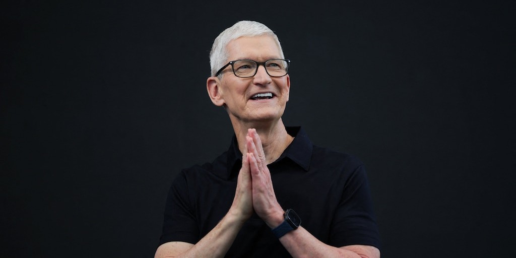 Tim Cook deja la dirección de Apple: John Ternus asume el mando en plena carrera por la inteligencia artificial